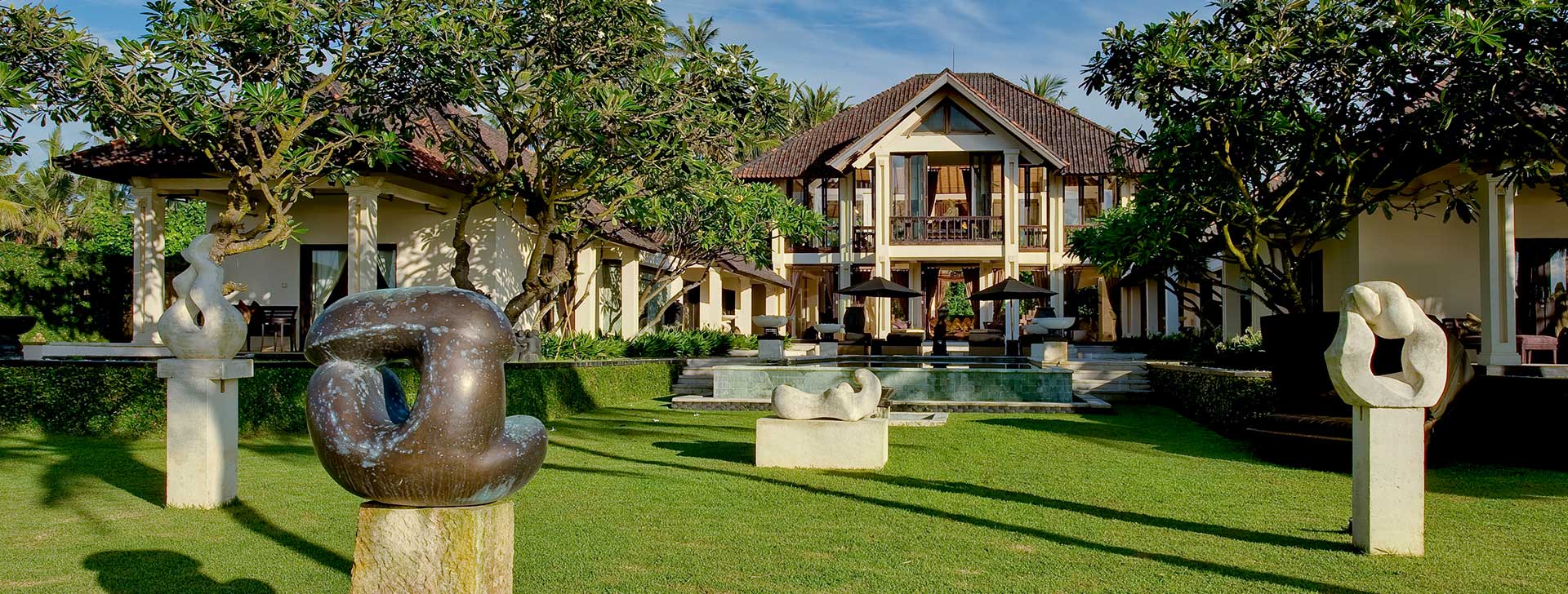 Villa Ylang Ylang - Main house sculptures 2
