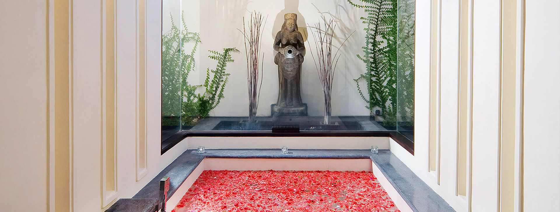 The Ylang Ylang - sunken bathtub